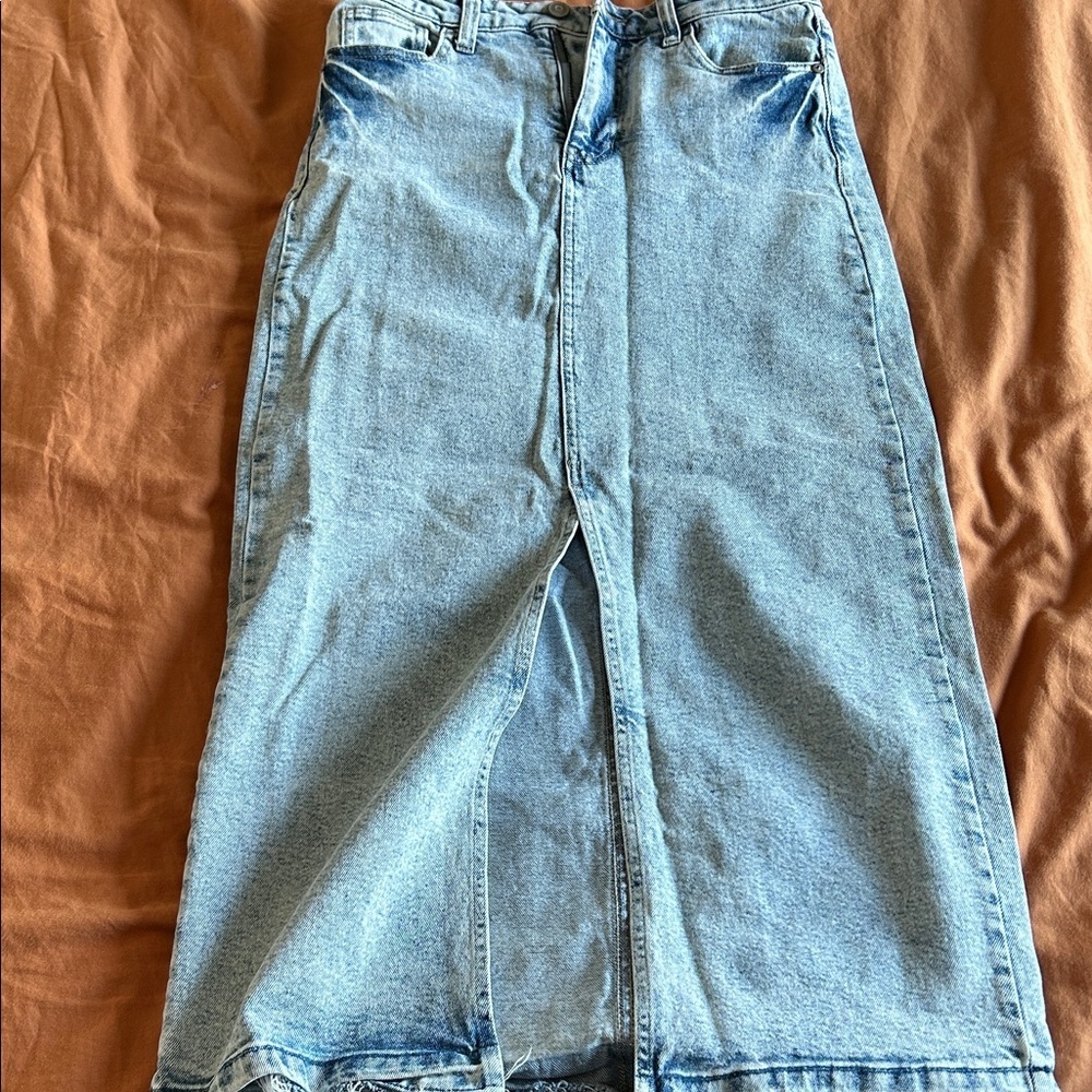 Celebrity Pink Light Wash Denim Midi Skirt | Frayed Hem | Size 3/26